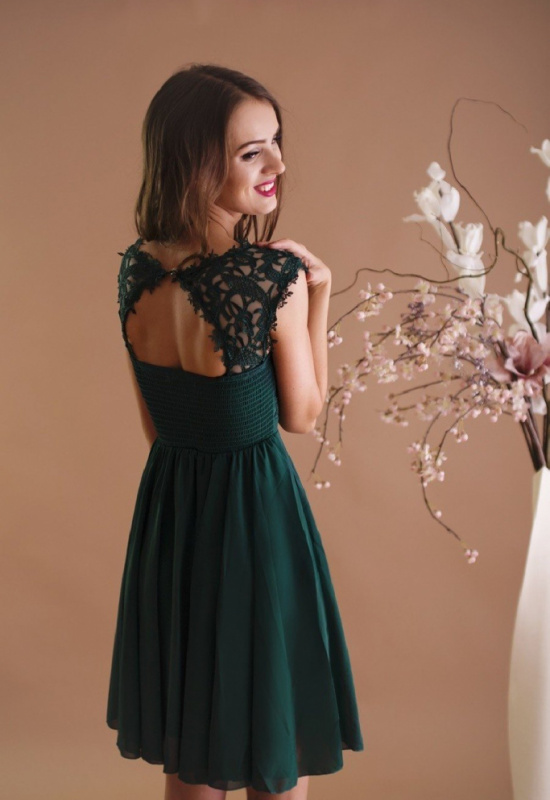 TMAVOZELENÉ KRÁTKE SPOLOČENSKÉ ŠATY SAVINA