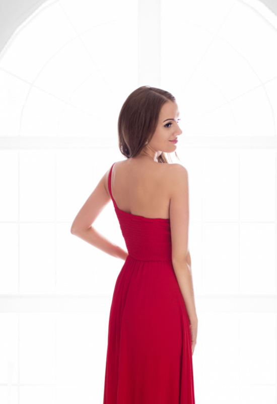 DLHÉ SPOLOČENSKÉ ŠATY ČERVENÉ NA JEDNOM RAMENE