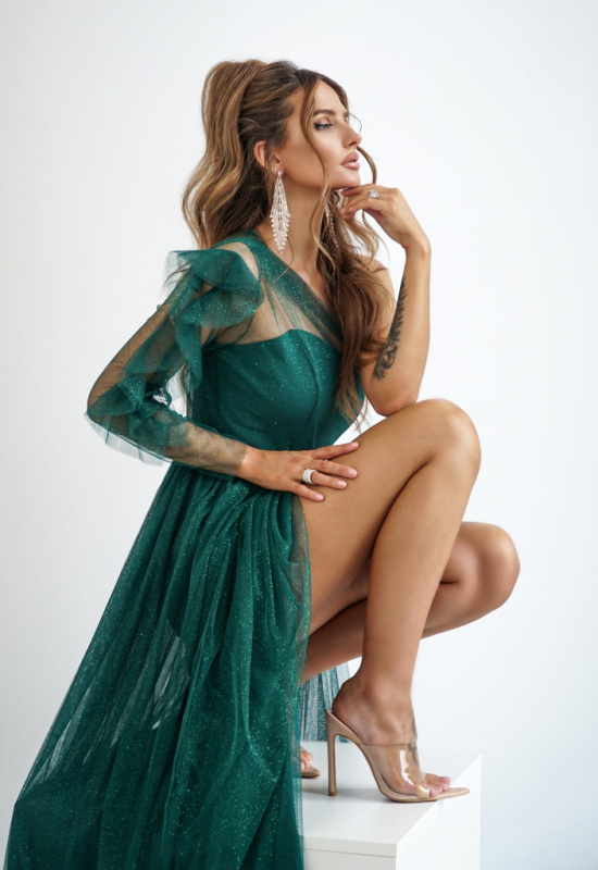 ZELENÉ TYLOVÉ SPOLOČENSKÉ ŠATY S JEDNÝM RUKÁVOM ESTRELLA 