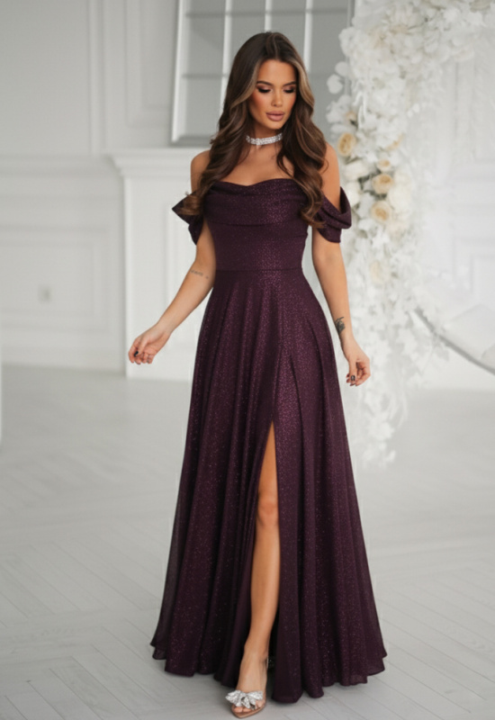 FIALOVÉ TRBLIETAVÉ ŠATY SPUSTENÉ NA RAMENÁ DRAPA 