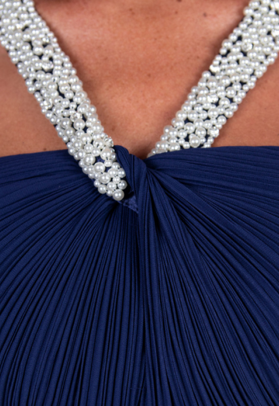 DLHÉ TMAVOMODRÉ SPOLOČENSKÉ ŠATY S PREKRÍŽENÝMI RAMIENKAMI