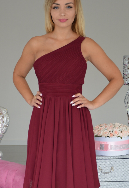 KRÁTKE BORDOVÉ SPOLOČENSKÉ ŠATY CEZ JEDNO RAMENO