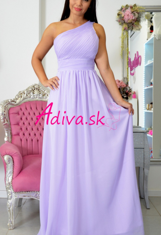 DLHÉ SPOLOČENSKÉ ŠATY SVETLOFIALOVÉ CEZ JEDNO RAMENO